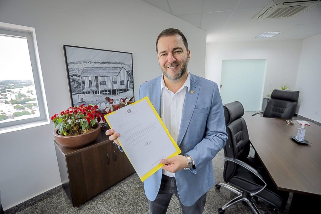 Deputado Alex Redano promulga Lei que institui o Refaz 2021 Deputado Alex Redano promulga Lei que institui o Refaz 2021