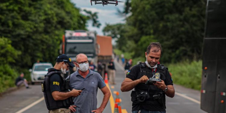 Tecnologias são utilizadas por equipe da Politec para perícias em acidentes nas rodovias Tecnologias são utilizadas por equipe da Politec para perícias em acidentes nas rodovias