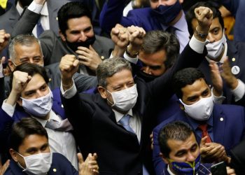 PEC do fim do foro privilegiado completa 3 anos na gaveta