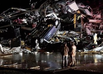 Tornado atinge Estados Unidos e deixa cerca de 50 mortos