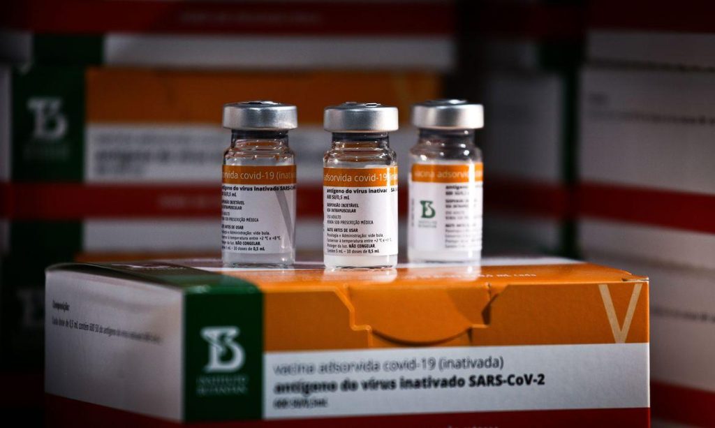 Estudo analisa eficácia de doses de reforço para quem tomou CoronaVac Estudo analisa eficácia de doses de reforço para quem tomou CoronaVac