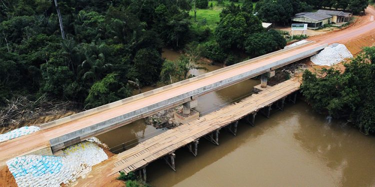 Prefeitura de Cujubim inaugura ponte de concreto sobre o Rio Preto Prefeitura de Cujubim inaugura ponte de concreto sobre o Rio Preto