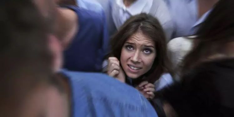 Como lidar com o medo de socializar, tão comum nos dias de hoje?