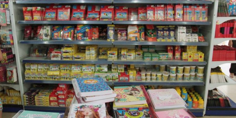 Em Ariquemes, Procon orienta pais de alunos sobre lista de material escolar Em Ariquemes, Procon orienta pais de alunos sobre lista de material escolar