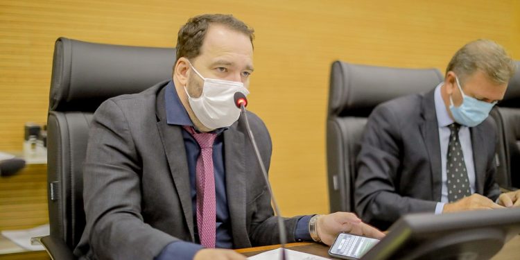 Presidente Alex Redano confirma repasse de R$ 7 milhões da Assembleia Legislativa para o DER fazer obras