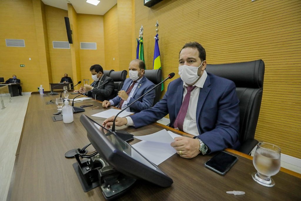 Assembleia Legislativa define sistema de plantão dos servidores, para reduzir as aglomerações e os riscos de contaminação de covid-19 e Influenza Assembleia Legislativa define sistema de plantão dos servidores, para reduzir as aglomerações e os riscos de contaminação de covid-19 e Influenza