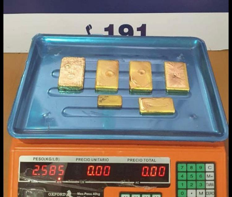 PRF apreende mais de 2,5 quilos de ouro transportado ilegalmente na BR 364 PRF apreende mais de 2,5 quilos de ouro transportado ilegalmente na BR 364