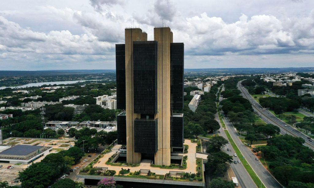 Pandemia e crise hídrica fizeram inflação estourar meta, diz Banco Central Pandemia e crise hídrica fizeram inflação estourar meta, diz Banco Central