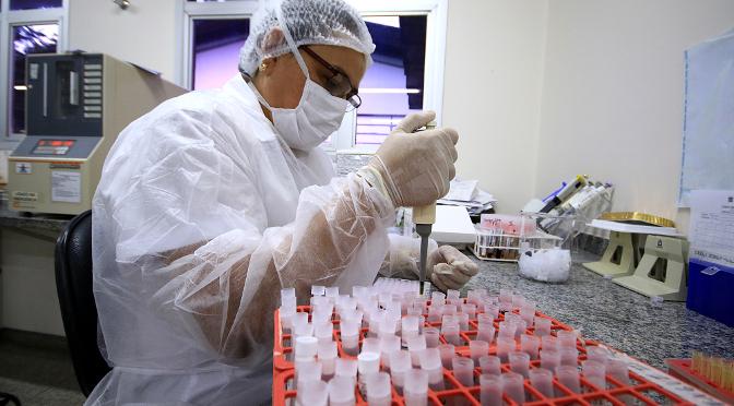 OMS diz que é “perigoso” pensar que pandemia está perto do fim OMS diz que é “perigoso” pensar que pandemia está perto do fim
