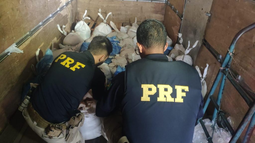 PRF identifica transporte ilegal de Cassiterita em Ariquemes PRF identifica transporte ilegal de Cassiterita em Ariquemes