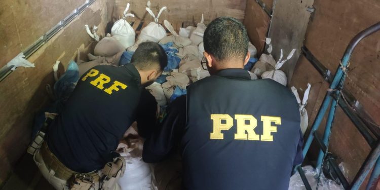 PRF identifica transporte ilegal de Cassiterita em Ariquemes PRF identifica transporte ilegal de Cassiterita em Ariquemes