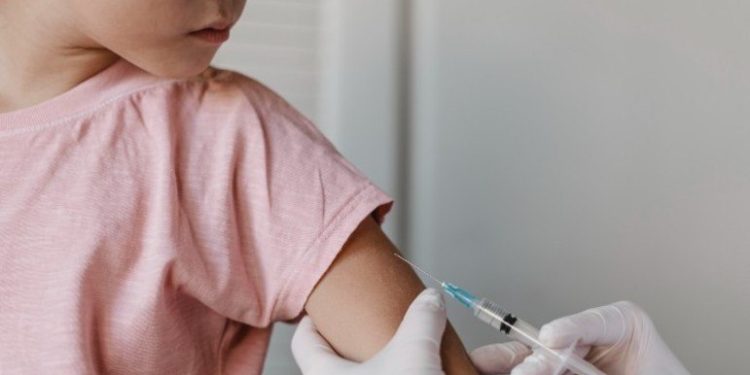 Queiroga anuncia 600 mil doses a mais da vacina para crianças