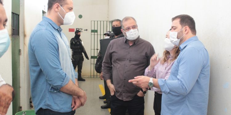 Presidente Alex Redano visita Centro de Ressocialização de Ariquemes