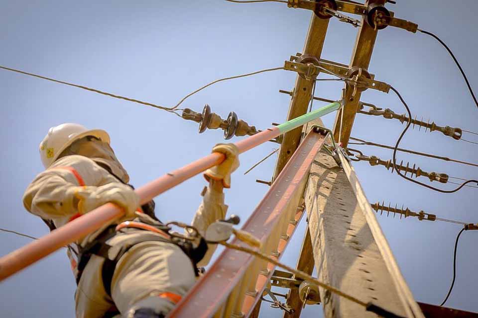 Mil km de cabos de energia foram renovados em 2021 em Rondônia Mil km de cabos de energia foram renovados em 2021 em Rondônia