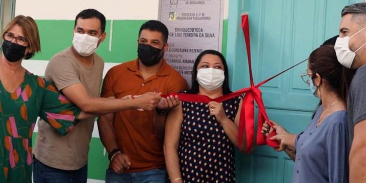 Prefeitura inaugura refeitório e brinquedoteca na Escola Magdalena Tagliaferro Prefeitura inaugura refeitório e brinquedoteca na Escola Magdalena Tagliaferro