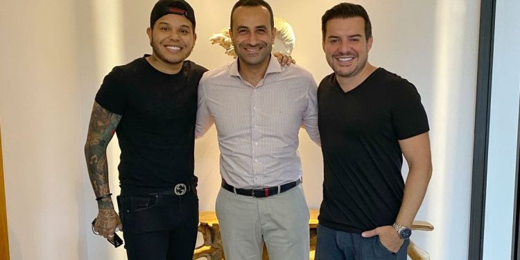 Cantor Tierry e o sertanejo Belutti realizam procedimentos estéticos com Dr Francisco Tribulato Cantor Tierry e o sertanejo Belutti realizam procedimentos estéticos com Dr Francisco Tribulato