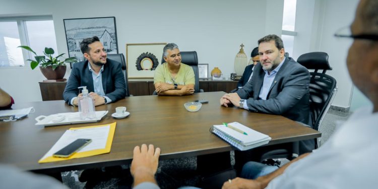 Mais quatro servidores concursados são empossados na Assembleia Legislativa Mais quatro servidores concursados são empossados na Assembleia Legislativa