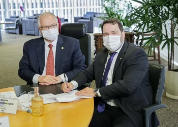 Alex Redano participa de evento que fecha parceria com o TSE para combater a desinformação