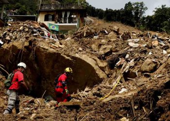 Sobe para 233 número de mortos pelas chuvas de fevereiro em Petrópolis