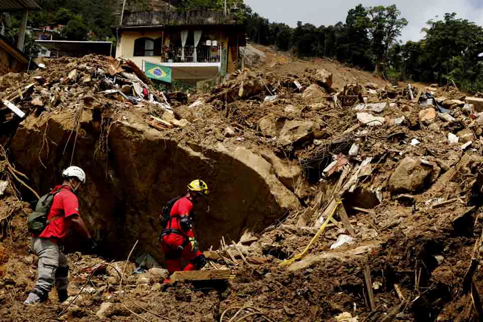 Sobe para 233 número de mortos pelas chuvas de fevereiro em Petrópolis Sobe para 233 número de mortos pelas chuvas de fevereiro em Petrópolis