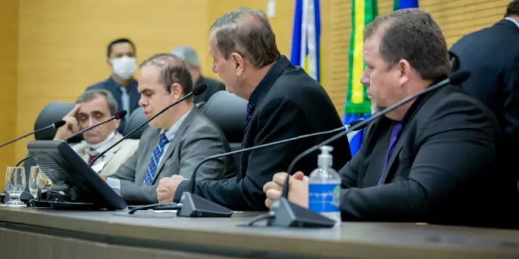 ALE/RO aprova Projeto de Lei que autoriza transferir recursos para salvar PCCR dos servidores da Idaron ALE/RO aprova Projeto de Lei que autoriza transferir recursos para salvar PCCR dos servidores da Idaron