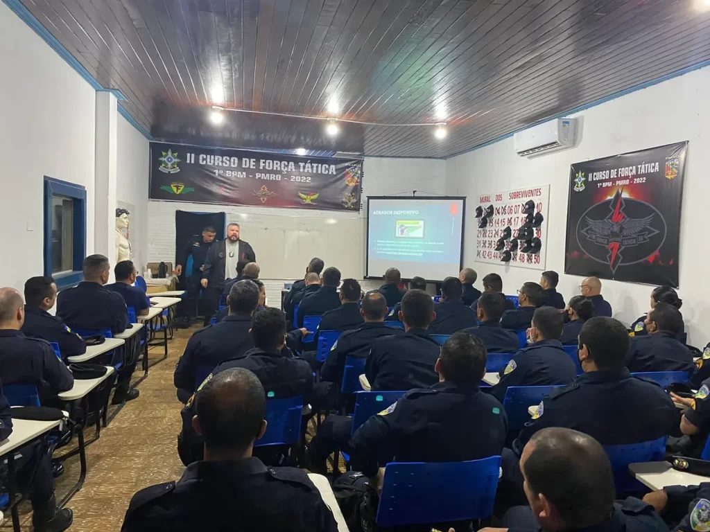 Policiais Militares recebem instruções sobre legislação para abordagem do CAC Policiais Militares recebem instruções sobre legislação para abordagem do CAC
