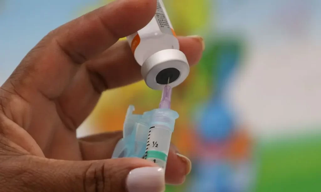Vacinas usadas no Brasil elevam proteção contra reinfecções Vacinas usadas no Brasil elevam proteção contra reinfecções