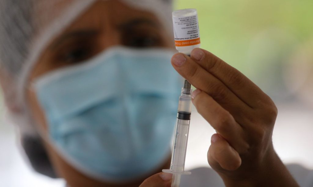 Fiocruz vê cenário favorável, mas alerta que pandemia não acabou Fiocruz vê cenário favorável, mas alerta que pandemia não acabou