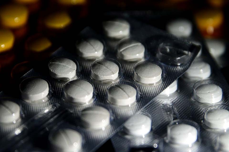 Senado avança na proposta que abate no IR compra de medicamentos Senado avança na proposta que abate no IR compra de medicamentos