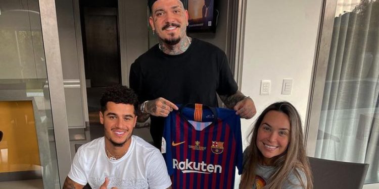 Tatuador de famosos, Viana, faz amizade com Philippe Coutinho após craque segui-lo em redes sociais