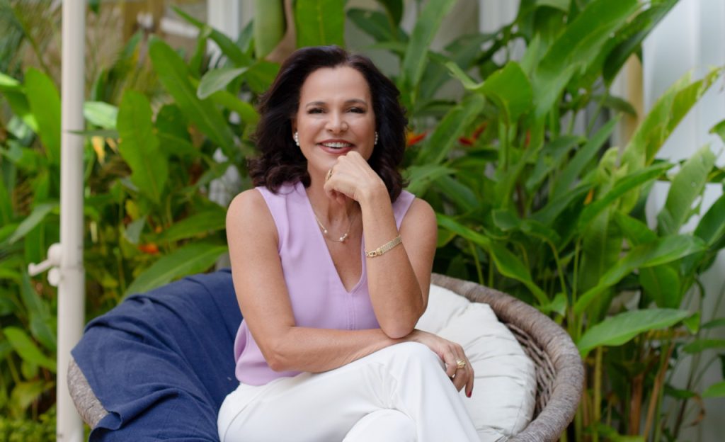 Maura de Albanesi mostra os benefícios do Capim Limão para a energia espiritual Maura de Albanesi mostra os benefícios do Capim Limão para a energia espiritual