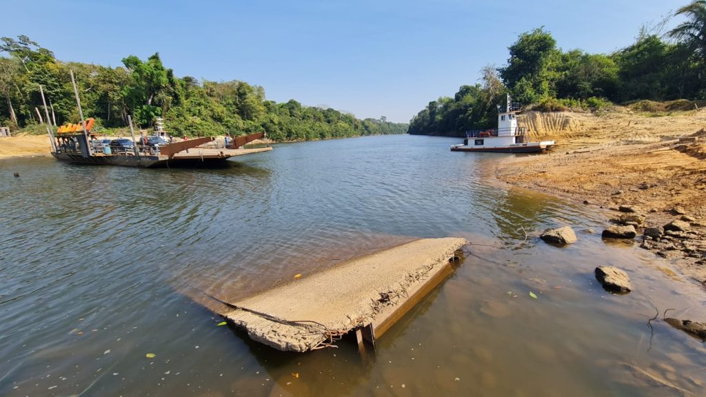 Presidente Alex Redano critica demora da empresa em iniciar construção da ponte do rio Jamari, ligando a Alto Paraíso Presidente Alex Redano critica demora da empresa em iniciar construção da ponte do rio Jamari, ligando a Alto Paraíso