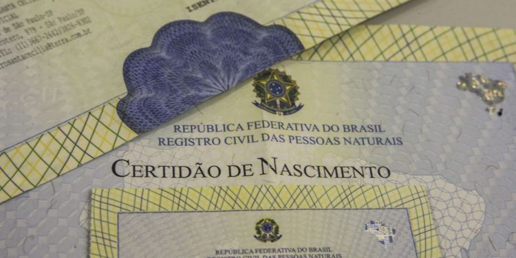 Quase 57 mil recém-nascidos foram registrados sem o nome do pai Quase 57 mil recém-nascidos foram registrados sem o nome do pai