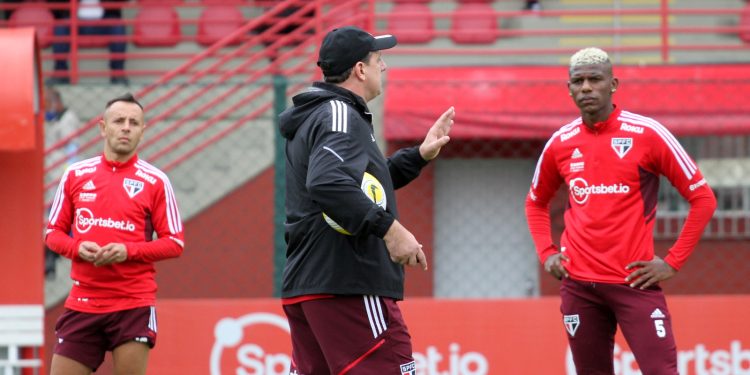 São Paulo F.C. – Tricolor faz mais um treino de olho no Choque-Rei São Paulo F.C. – Tricolor faz mais um treino de olho no Choque-Rei