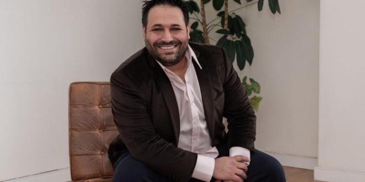 “Nível de escolaridade nas periferias indica que 55% dos alunos estão sem estudar” afirma especialista Rodrigo Fazito “Nível de escolaridade nas periferias indica que 55% dos alunos estão sem estudar” afirma especialista Rodrigo Fazito