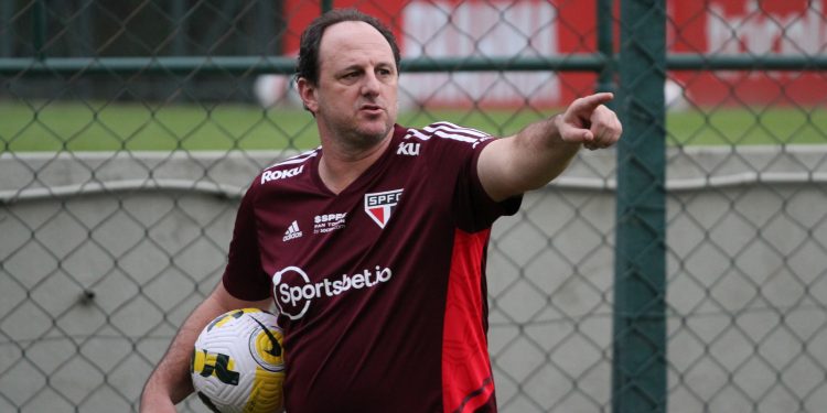 São Paulo F.C. – Tricolor finaliza preparação para duelo com o Coritiba São Paulo F.C. – Tricolor finaliza preparação para duelo com o Coritiba