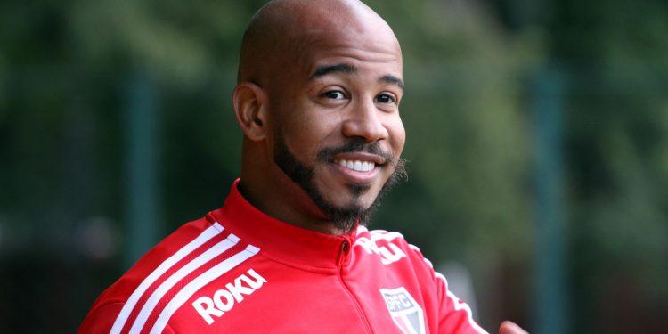 São Paulo F.C. – São Paulo treina e viaja para o Rio de Janeiro São Paulo F.C. – São Paulo treina e viaja para o Rio de Janeiro