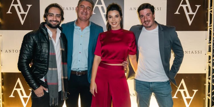 Antoniassi lança site e nova linha com festa para convidados Antoniassi lança site e nova linha com festa para convidados