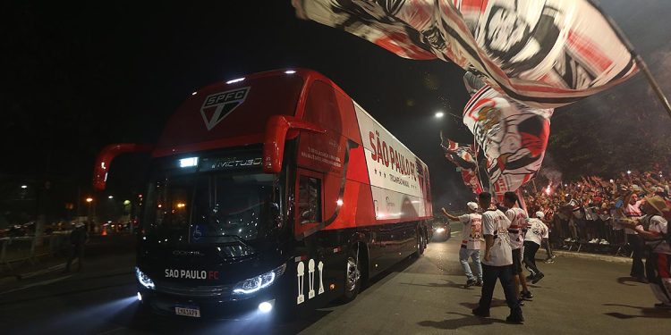 São Paulo F.C. – Imagens da torcida no Choque-Rei pela Copa do Brasil São Paulo F.C. – Imagens da torcida no Choque-Rei pela Copa do Brasil