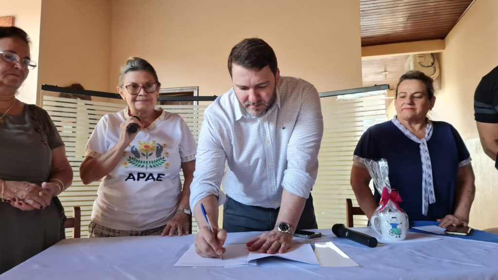 APAE de Ariquemes recebe R$ 135 mil para projeto de prevenção de pânico e de incêndio APAE de Ariquemes recebe R$ 135 mil para projeto de prevenção de pânico e de incêndio
