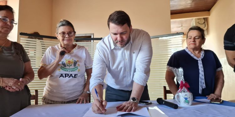APAE de Ariquemes recebe R$ 135 mil para projeto de prevenção de pânico e de incêndio APAE de Ariquemes recebe R$ 135 mil para projeto de prevenção de pânico e de incêndio