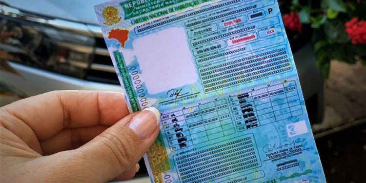Carteira Nacional de Habilitação tem novo modelo a partir de hoje Carteira Nacional de Habilitação tem novo modelo a partir de hoje