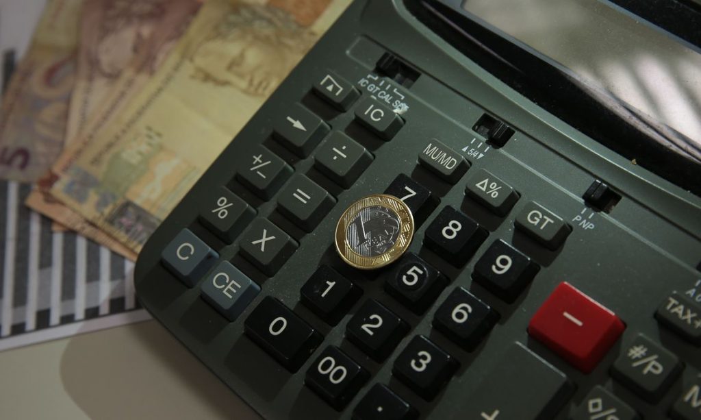 Economia brasileira cresce 1% no 1º trimestre, diz IBGE Economia brasileira cresce 1% no 1º trimestre, diz IBGE