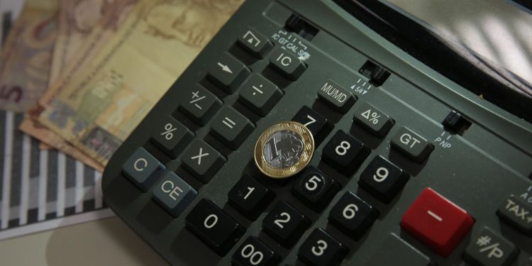 Economia brasileira cresce 1% no 1º trimestre, diz IBGE