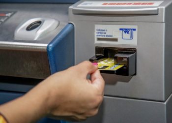 Governo paga mais R$ 45 milhões em benefícios a professores e técnicos educacionais