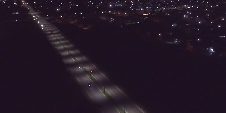 Avenida Hugo Frey é totalmente iluminada com lâmpadas de led, em Ariquemes