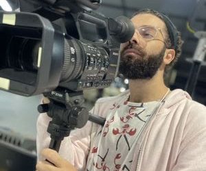 “O teatro contribui em espalhar um maior pensamento de amor e respeito entre as pessoas”, conta Kelvin Millarch