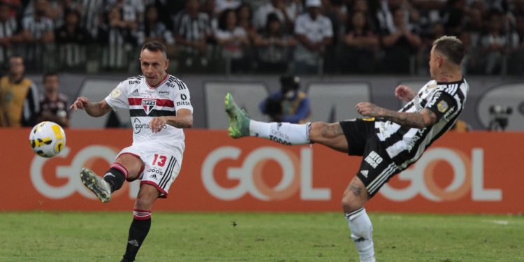 São Paulo F.C. – Rafinha destaca postura do time no Mineirão: “Soube se comportar” São Paulo F.C. – Rafinha destaca postura do time no Mineirão: “Soube se comportar”