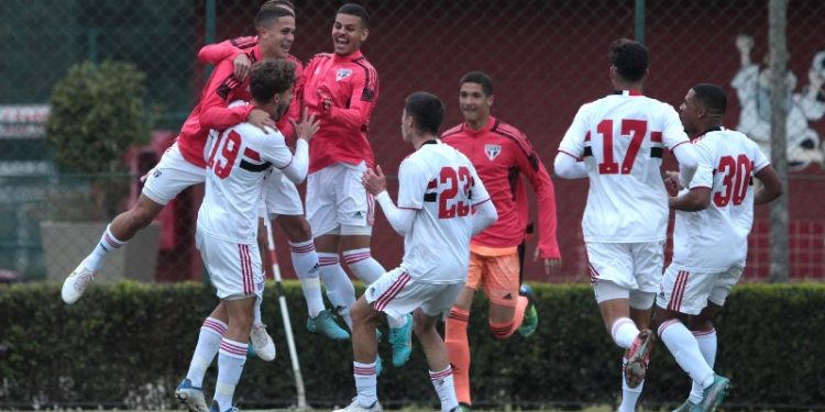 São Paulo F.C. – Sub-20 enfrenta o Araçatuba na briga pela liderança do Paulista São Paulo F.C. – Sub-20 enfrenta o Araçatuba na briga pela liderança do Paulista