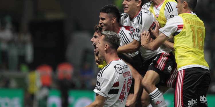 São Paulo F.C. – São Paulo em mata-matas contra o Palmeiras: 15 a 5 São Paulo F.C. – São Paulo em mata-matas contra o Palmeiras: 15 a 5